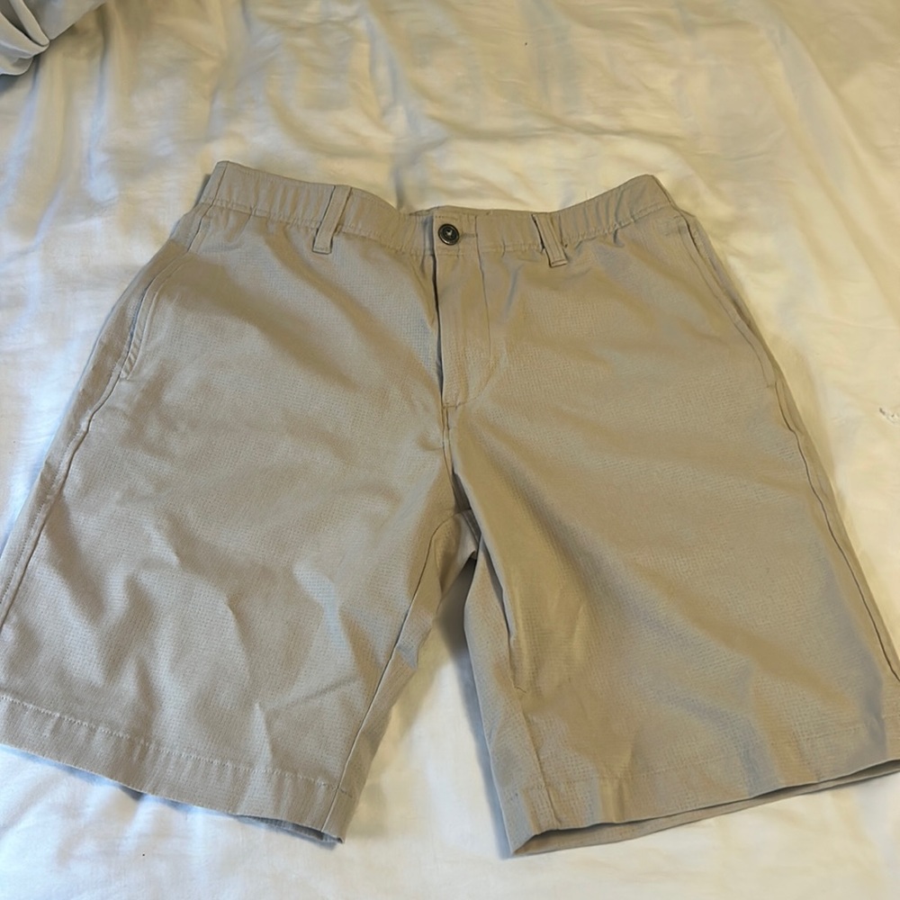 men’s khaki shorts